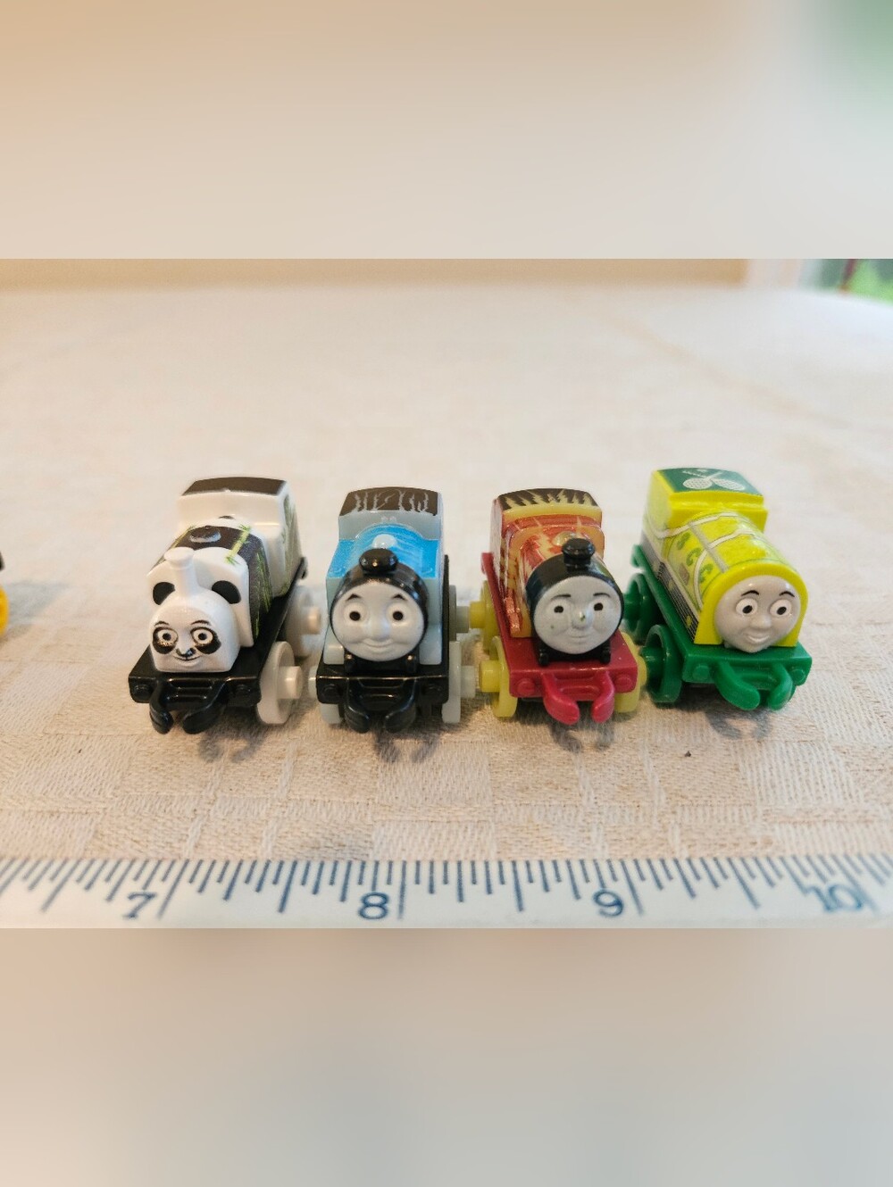 THOMAS & FRIENDS Minis Train Engine DC Super Friends, Panda And Others - Picture 4 of 9